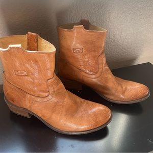 Frye Billy Short Bootie 9.5